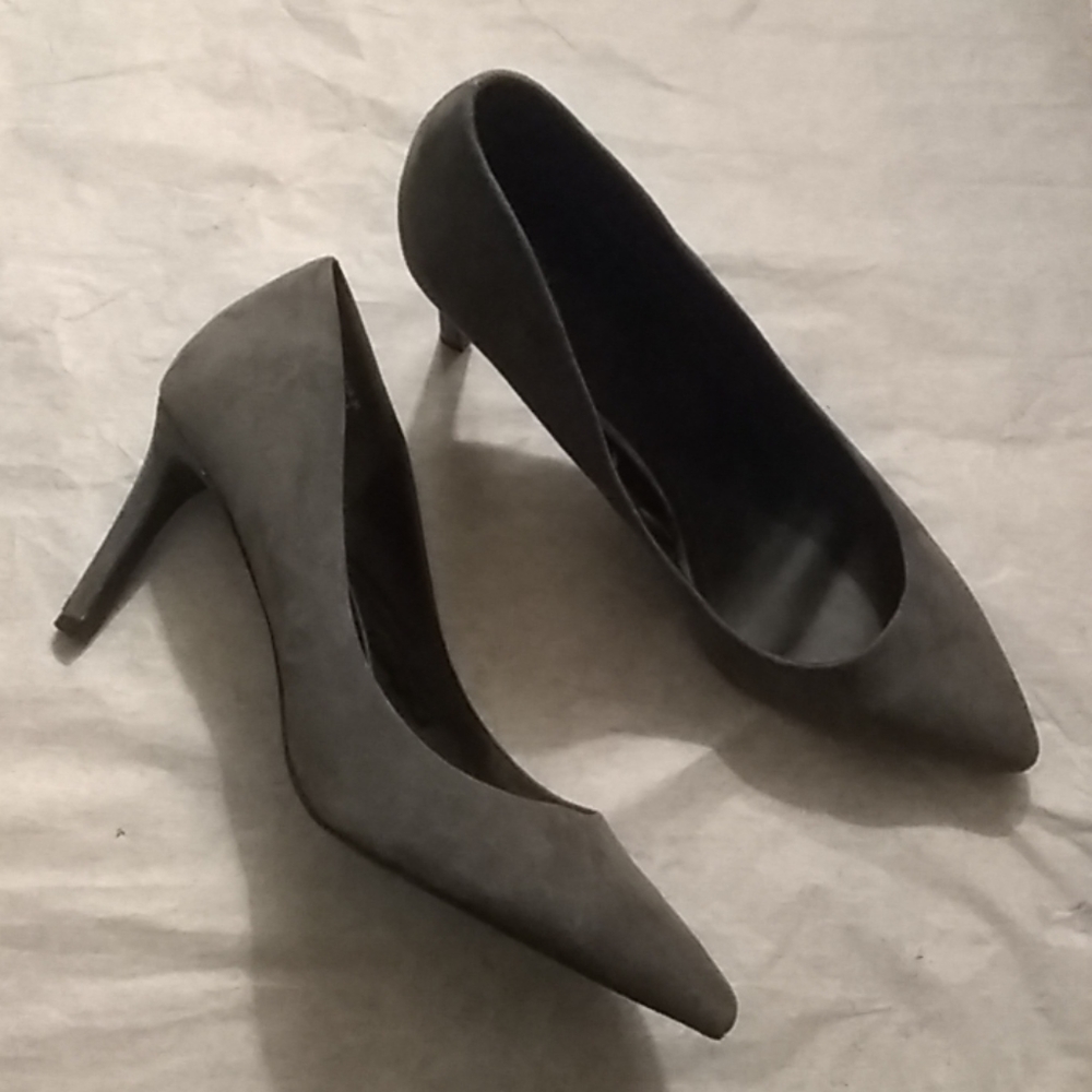 🌹H&M🌹GRAY SUEDE HEELS